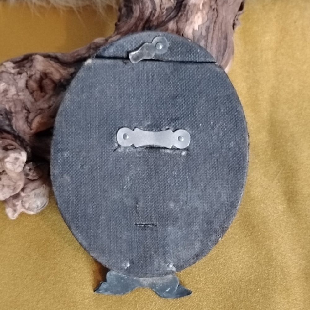 Ornate Oval Picture Frame with Green Center - Picture 4 of 12